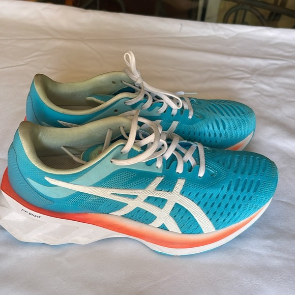 Women’s ASICS NOVABLAST aquarium/white running shoe - Picture 6 of 6
